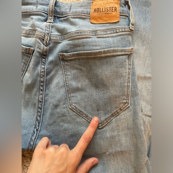 Two pairs of Hollister jeans - Picture 4 of 6
